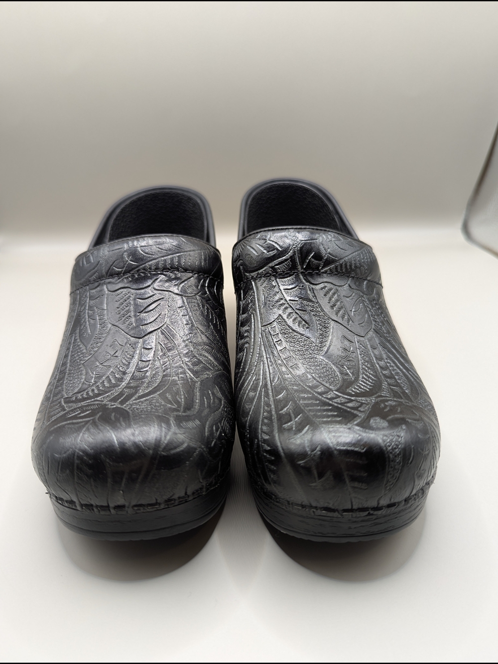 Dansko Professional Black Tooled Leather Clogs NWOB Women's Size 37 (6.5-7)